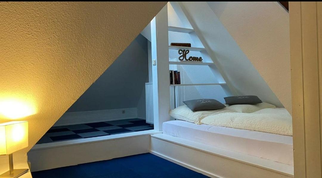 *To Hus* Wohnung Am Rande Von Jever Exterior foto