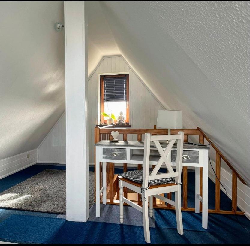 *To Hus* Wohnung Am Rande Von Jever Exterior foto